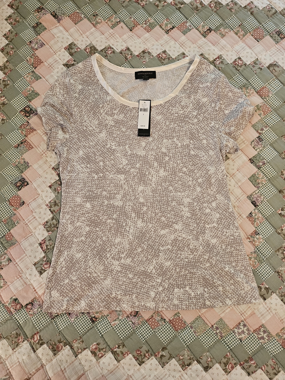 Banana Republic Luxe Touch Top in White and Gray Pattern- Size L